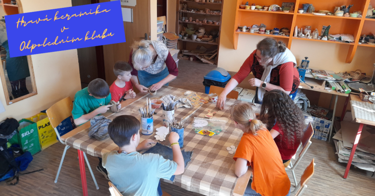 Fotografie z workshopu Hravá keramika v Odpoledním klubu