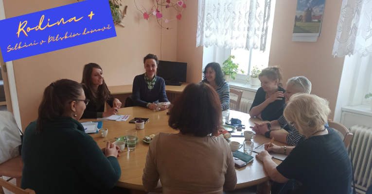 Fotogafie účastníků pracovní skupiny Rodina + - Dětský domov